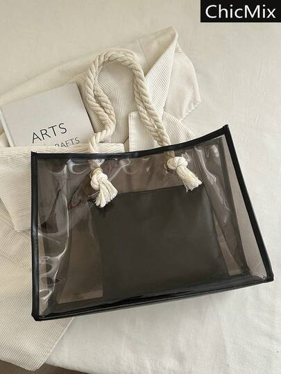 这款多功能大容量透明通勤手提包配有挂件，是一款流行且实用的简约单肩果冻包，适合女性购物、装钱包、日常通勤、年轻女性、大学生、新人以及白领人士。它非常适合办公室、大学、工作、商务、通勤、户外活动、旅行和郊游等场合。