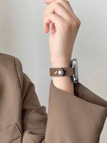 1条深棕色真皮表带,时尚休闲,兼容 38mm、40mm、41mm、42mm、44mm、45mm、46mm、49mm,男女日常商务佩戴皆宜,兼容,时尚智能手表表带,兼容,圣诞节送礼佳品 - 深棕色 - 查看 9