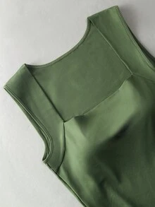 女士绿色方领带胸垫打底衫，欧美街头辣妹风时尚方领基础款修身无袖打底衫，瑜伽打底衫，带胸垫，修身遮盖侧乳，运动文胸，适合骑行、登山、户外跑步等运动。 - 綠色 - 查看 5