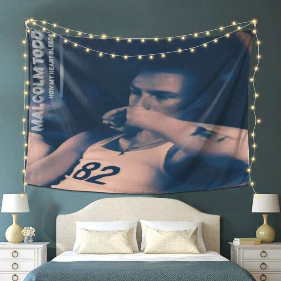 1pc Malcolm Todd Retro Art Creative Printed Tapestry With Vintage Detail, Machine Washable Polyester Fabric, Festive Exclusive Design, Soft Durable, Artistic Style, Wall Hanging Art, Suitable For Party, Home, Office Decor, Amazing Gift For Friends & Colleagues - 1PC - Xem 1