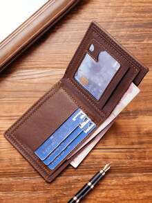 Esta billetera corta de cuero de PU personalizada para hombres presenta un diseño de superficie suave con estampado a cuadros con estilo. Tiene una gran capacidad con múltiples ranuras para tarjetas, capaz de contener billetes grandes y una monedero, y está equipada con ranuras para tarjetas de crédito, tarjetas bancarias y tarjetas de identificación. - Multicolor - Ver 6