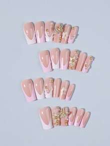 Bộ 24 miếng dán móng tay gel 3D hình vuông dài, đính ngọc trai, có keo dán, họa tiết hoa và kiểu móng Pháp, vừa vặn hoàn hảo với đầu ngón tay. Bộ sản phẩm bao gồm: 1 miếng gel dẻo và 1 dũa móng. Miếng dán móng tay sáng bóng cho mùa hè, phù hợp cho phụ nữ sử dụng hàng ngày khi đi làm và dự tiệc. Móng dán. - Nhiều màu - Xem 3