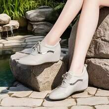 女士隐形坡跟运动鞋，百搭软底休闲旅行白色鞋 - 米色 - 查看 4