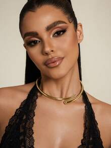 1 chiếc vòng cổ kim loại hình học màu vàng, phong cách tối giản Châu Âu và Mỹ, vòng cổ lò xo rỗng phóng đại cá nhân hóa đa năng - cổ áo - Xem 4