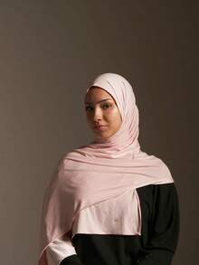 1条经典纯色优雅休闲柔软针织面料头巾，百搭头巾款式，适合日常生活、外出聚会、海滩度假等场合。 - 淺藍色 - 查看 4