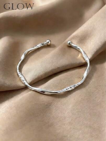 1pc Silver Minimalist Chic Textured Plain Bangle Bracelet, Suitable For Young Girl Daily And Festival Wear (Adjustable Opening)