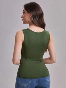 女士绿色方领带胸垫打底衫，欧美街头辣妹风时尚方领基础款修身无袖打底衫，瑜伽打底衫，带胸垫，修身遮盖侧乳，运动文胸，适合骑行、登山、户外跑步等运动。 - 綠色 - 查看 2