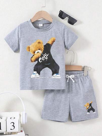 男童卡通印花短袖T恤和短裤