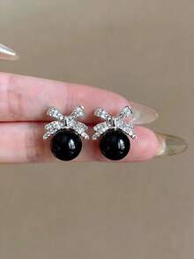 1 par svarta franska retro lyxiga strassörhängen, lämpliga för unga flickor, alla hjärtans dag och vardagskläder - Båge A - Visa 4