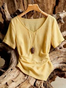 Camisa a medida con cuello en V, cintura ceñida y bajo puntiagudo, Urbanchic. Atuendo para conciertos, atuendos para brunch, vestido de invitada de boda, estilo bohemio, atuendo para Año Nuevo, Día de San Valentín, elegante para damas, atuendo de playa, atuendo de Acción de Gracias, atuendo de graduación - Amarillo - Ver 3