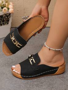 宽楦女式H型对称鞋面金属搭扣装饰厚底坡跟凉鞋，舒适休闲一脚蹬平底凉鞋，适合夏季海滩穿着，黑色加大码 - 黑色磨砂-金屬方鏈條 - 查看 5
