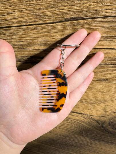 1pc Mini Comb Keychain, Portable Small Comb For Decoration And Styling. Fashionable Alloy Keychain, Suitable For Bag/Backpack Hanging Decoration, Car Key Chain, Suitable For Women, Also An Excellent Gift For Couples, Friends And Family. Minimalist Classic Keychain, Decoration, Bag Accessory