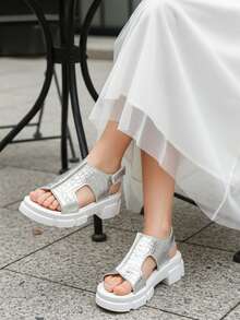 1双儿童夏季新款罗马凉鞋，鳄鱼皮纹，厚底，搭扣设计，波西米亚假日风压纹厚底，适合各种场合，包括节日庆典，适合2-15岁男孩女孩幼儿学生夏季郊游旅行海滩穿着。 - 銀色 - 查看 1