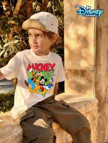 Boys' Pure Cotton Short-Sleeved T-Shirt, A New Summer Style With A Disney Mickey And Friends Theme For Children Aged 4–12. The Front Features A Retro-Style Distressed Print Of Mickey, Donald Duck, Goofy, And Pluto. With A Pure White Crew Neck And A Loose Fit, It Pairs Well With Cargo Pants, Denim Shorts, Athletic Joggers, Or Casual Trousers. It Is Suitable For Disneyland Trips, Daily School, Outdoor Play, Family Gatherings, Weekend Shopping, Camping, And Picnics. Soft, Breathable, And Sweat-Wicking, It Is Gentle On The Skin. Available In All Children's Sizes, This Fun And Eye-Catching Piece Is Versatile And Sure To Turn Heads. Featuring Officially Licensed Disney Cartoon Prints, It Caters To Children's Love For Disney Characters And Easily Creates A Vibrant Summer Look. - 白色 - 查看 2