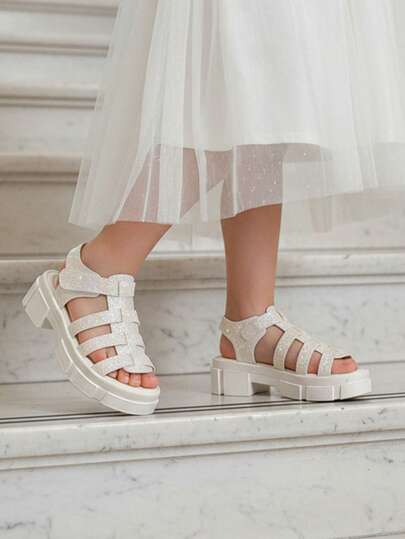 1双儿童新款白色罗马凉鞋，高品质闪亮PU材质，星形图案，厚底，魔术贴搭扣，时尚百搭，适合2-15岁男孩女孩学生夏季郊游假期穿着