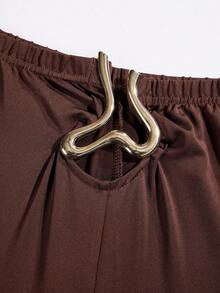 AIJ Amarilo 女士春夏棕色两件套，性感露背V领镂空短款上衣搭配高腰喇叭裤，配金属环，适合海滩度假、派对、约会和日常穿着。 - 棕色 - 查看 7