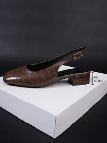 Sandalias slip-on de tacón bajo con punta cuadrada y estampado de cocodrilo marrón, estilo versátil de transporte, diseño de nicho estadounidense retro, textura de piedra visible, suela suave y transpirable, esencial para el uso diario - Marrón - Ver 7