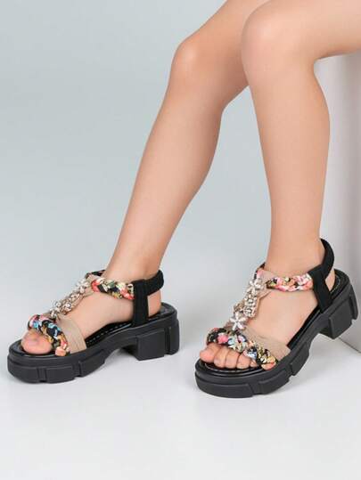 1 Pair Girls' New Floral Decor Strap Black Thick-Sole Roman Sandals, High-Quality Floral Satin Material Custom-Made Woven Bohemian Resort Style, Elegant & Cute, Fashion Versatile, Bohemian Resort Style Sandals With Thick Sole And Elastic Heel, Suitable For 3-15 Years Old Infant Girls, Toddlers, Elementary & Middle School Students For Summer, Holidays, Outings, Outdoor Gatherings