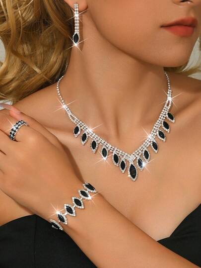 Elegante conjunto de joyas de tono plateado con cristales negros, que incluye collar en forma de V con corte marquesa, pulsera, aretes colgantes y anillo para bodas y bailes de graduación
