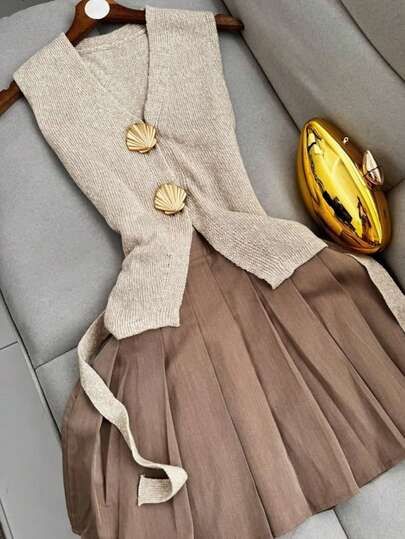 Elegante chaleco casual urbano para mujer, chaleco a rayas burdeos de parchwork para mujer en otoño/invierno, cómodo chaleco de punto minimalista de cuello redondo sin mangas con botones metálicos para mujer en otoño/invierno