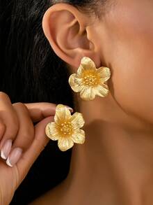 1 Pair Fashionable Delicate Gold Metal Flower Earrings, Elegant Jewelry Suitable For Daily Wear, Festivals, Vacations, Weddings - Gold - View 1