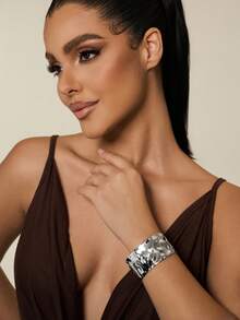 1pc Women Liquid Metal Silver Wavy Design Wide Bracelet, Fashionable & Versatile Daily Accessory - Silver - View 3