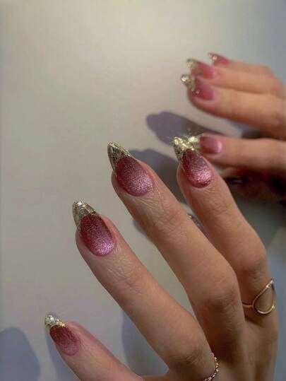 24片装中号杏仁形美甲贴纸套装 - 优雅法式尖头猫眼假指甲，金色线条点缀，简约Y2K风格亮面，春夏流行款，可重复使用，含胶贴和指甲锉，适合女性日常佩戴和派对，沙龙品质