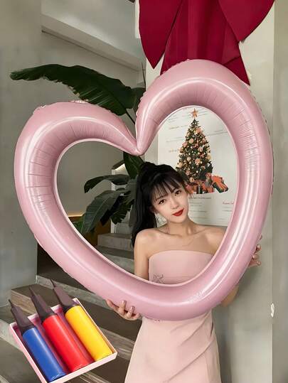 1set 40-Inch Pink Hollow Heart Aluminum Film Balloons, Including One Heart Balloon And One Air Pump. The Air Pump Color Is Randomly Dispatched. The Hollow Large Heart Frame Aluminum Film Balloons Are Very Suitable For Photos, Photography Props, Party Scene Decoration, And Are Suitable For Weddings, Birthdays, Anniversary Celebrations, Declarations, Valentine's Day, Etc. As Decorative Balloons