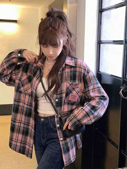 2026春夏粉色格子宽松衬衫 - 休闲街头风品牌装饰长袖女式衬衫 | 适合年轻女士和成熟女性，完美契合2026复古格子/情人节/复活节/母亲节/街头聚会/咖啡馆小聚/周末约会等场合