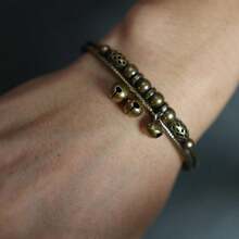 1件铃铛串珠可调节手镯 - 锤纹铜手镯，带吊坠，独特的手持音乐饰品 - 銅色 - 查看 4