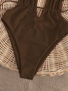 PEPPERMOLLY 2026年最畅销红色连体泳衣，性感镂空胸部设计，饰以珍珠和颈部系带，修身剪裁，是海滩派对必备泳装，也是夏季海滩度假的热门之选。 - 咖啡棕 - 查看 8