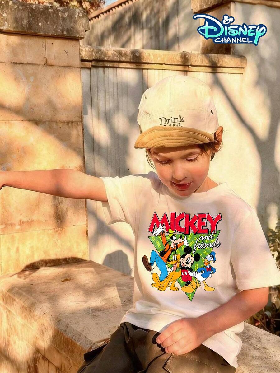 Boys' Pure Cotton Short-Sleeved T-Shirt, A New Summer Style With A Disney Mickey And Friends Theme For Children Aged 4–12. The Front Features A Retro-Style Distressed Print Of Mickey, Donald Duck, Goofy, And Pluto. With A Pure White Crew Neck And A Loose Fit, It Pairs Well With Cargo Pants, Denim Shorts, Athletic Joggers, Or Casual Trousers. It Is Suitable For Disneyland Trips, Daily School, Outdoor Play, Family Gatherings, Weekend Shopping, Camping, And Picnics. Soft, Breathable, And Sweat-Wicking, It Is Gentle On The Skin. Available In All Children's Sizes, This Fun And Eye-Catching Piece Is Versatile And Sure To Turn Heads. Featuring Officially Licensed Disney Cartoon Prints, It Caters To Children's Love For Disney Characters And Easily Creates A Vibrant Summer Look. - 白色 - 查看 1