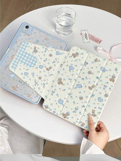 Funda protectora giratoria de acrílico con estampado floral azul para tableta de 10a/11a generación y Pro de 11 pulgadas (2025), con función de activación/suspensión automática y soporte de varios ángulos. Esta funda protectora es ideal como regalo de Ramadán y no es magnética.