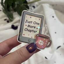 “再读一章”贴纸 - 亮粉色乙烯基贴纸，饰有心形和书籍图案，完美适用于笔记本电脑、Kindle、笔记本 - 送给爱书之人、资深读者、藏书家的理想礼物，营造舒适的阅读氛围，故事讲述配件，文学装饰，表面光滑 - 彩色 - 查看 8