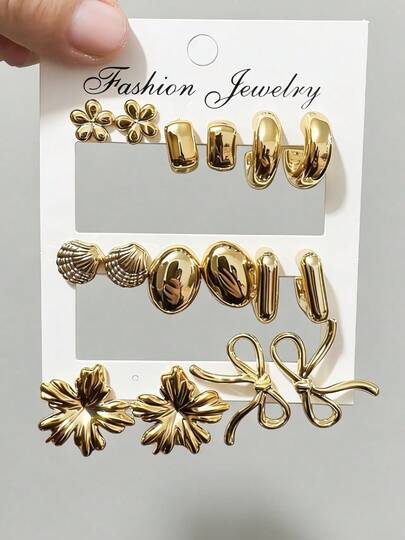 16件套金色时尚耳环套装，包含花朵、水滴、心形、迷你C形等款式，时尚优雅，适合日常佩戴、派对等场合，是送给朋友和母亲的绝佳礼物。