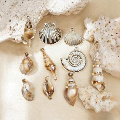 6/10个波西米亚海滩假日风金色亚克力贝壳、海螺、扇贝吊坠，DIY珠宝制作及装饰配件，适用于项链、耳环、脚链、手机链、钥匙扣、包包挂饰（由于批次差异，颜色可能略有不同）