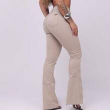Calça Jeans Feminina Flare Pantalona Bege Jeans Premium Cos Alto Empina Bumbum  Boca de Sino Com Elastano - BEGE - Visão 3