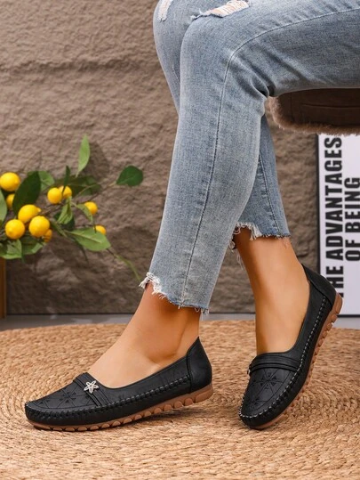 经典莫卡辛风格女士平底鞋 - 采用优质皮革制成，手工缝制装饰，防滑鞋底，适合休闲/办公穿着