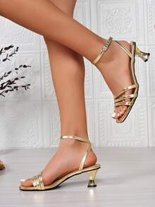Sandalias de tacón de gatito con punta cuadrada y correa de tobillo en color dorado champán elegante para mujer, adecuadas para fiestas de cóctel y invitados de boda - Dorado - Ver 13