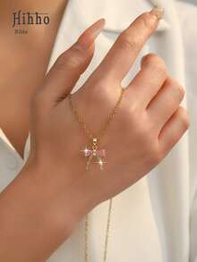 Hihho 1件优雅清新的蝴蝶结设计，镶嵌彩色宝石，饰以长方形立方氧化锆，充满活力的蝴蝶结线条，甜美柔美，粉/蓝/白三色宝石引人注目，兼具少女魅力与奢华品质，适合日常通勤、约会、馈赠亲友。 - 蝴蝶結 - 查看 10