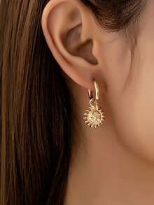 一对镀金耳环，饰有海星贝壳太阳光芒吊坠，夏季海滩风海星耳环，度假阳光耳环，女士海滩风珠宝配饰 - 金色 - 查看 7