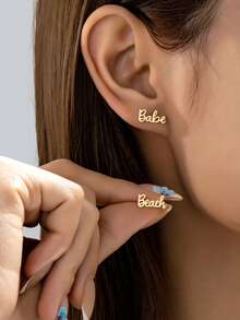 1对极简字母沙滩宝贝耳钉，适合女性和女孩的度假风沙滩饰品 - 字母海灘耳環 - 查看 1