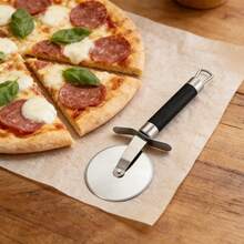 1 pieza de cortador de masa y repostería de acero inoxidable, con corte preciso, antideslizante y ergonómico para mayor comodidad, ideal para cortar galletas, pizzas, frutas, pasteles y otros alimentos, apto para escenarios como repostería casera y servicio de comidas en restaurantes, disponible en múltiples modelos para satisfacer diversas necesidades. - 103005 Negro - Ver 3