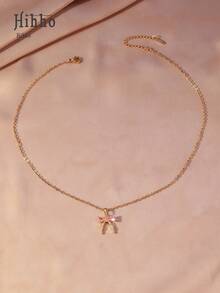 Hihho 1件优雅清新的蝴蝶结设计，镶嵌彩色宝石，饰以长方形立方氧化锆，充满活力的蝴蝶结线条，甜美柔美，粉/蓝/白三色宝石引人注目，兼具少女魅力与奢华品质，适合日常通勤、约会、馈赠亲友。 - 蝴蝶結 - 查看 6