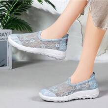 1 đôi giày lười nữ màu xanh nhạt, chất liệu lưới thoáng khí, đế mềm nhẹ, thoải mái, thích hợp cho mùa hè. - Màu xanh nhạt - Xem 3