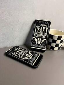 Póster de Peaky Blinders con armas, caballos y navajas. Esta elegante funda es compatible con Samsung, Apple, VIVO, OPPO, , Transsion, ,  y Honor. Fabricada en silicona TPU, ofrece protección contra golpes y caídas, además de una sensación superior. Es un regalo ideal para familiares, amigos y seres queridos, y la opción perfecta para San Valentín y Año Nuevo. - Negro - Ver 7