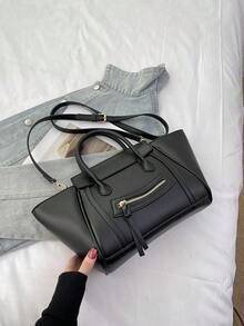 BAILEE 这款百搭套装可轻松搭配各种场合，从复古风到休闲风，从度假风到学院风再到商务休闲风，都能轻松驾驭。它轻便易携，容量大，采用多隔层设计。套装采用防水耐用面料，配有可调节肩带、双提手、多个口袋、金色五金配件、拉链细节和拉链封口。 - 彩色 - 查看 14