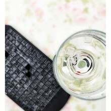 1个黑色硅胶冰格 - 可制作160个迷你冰块，易脱模，适用于碎冰和冰沙，快速冷冻且可重复使用 - 彩色 - 查看 7