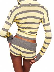 Women Striped Knit Micro Shorts Fold Over Elastic Waist Slim Fit Mini Bottom Y2k Lounge Sweater Shorts - 黃色 - 查看 3