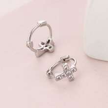 一对简约925纯银镶嵌白色锆石十字耳环，小巧圆润，适合日常佩戴，高品质女士配饰，也是馈赠佳品。 - RS0021-S - 查看 1